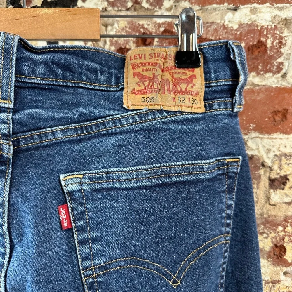 Levis 505 Jeans Mens 32x30 Regular Straight Fit Zip fly Modern Classic